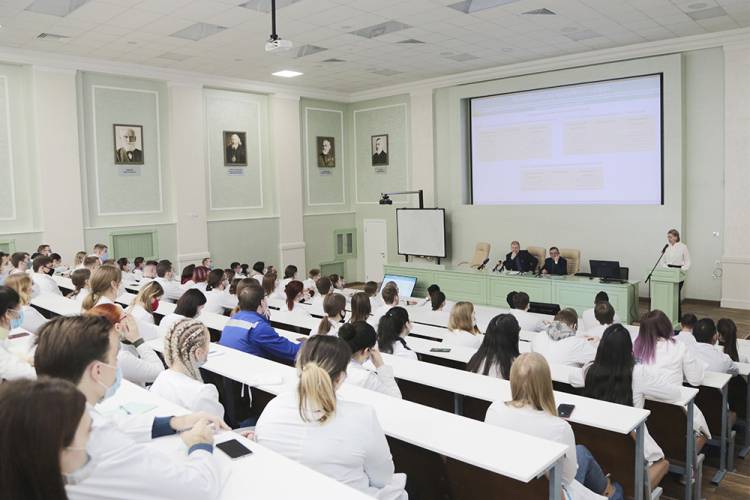 Students of BelSU Institute of Medicine help Belgorod doctors to cope with COVID-19